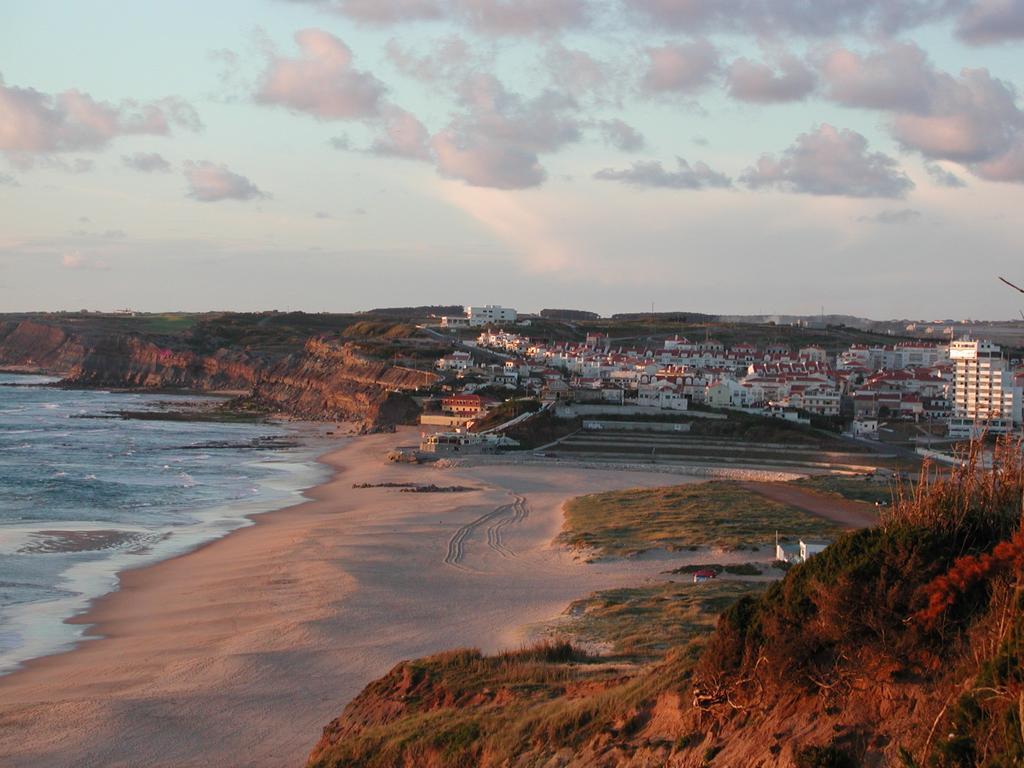 Native Surfhouse Hostel Praia da Lourinhã Екстериор снимка